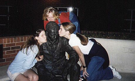 Jessica, Gayle, and Jill kiss the statue