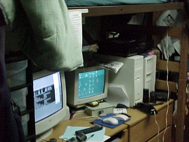 computers-under-bed