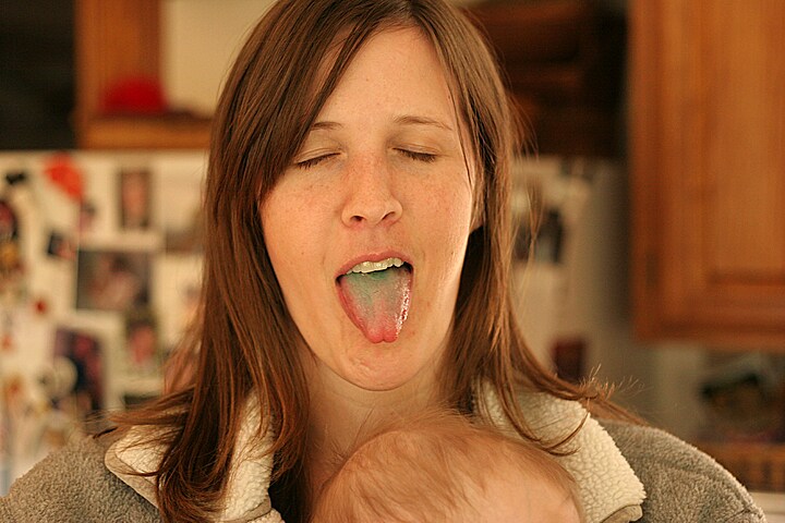 green tongue