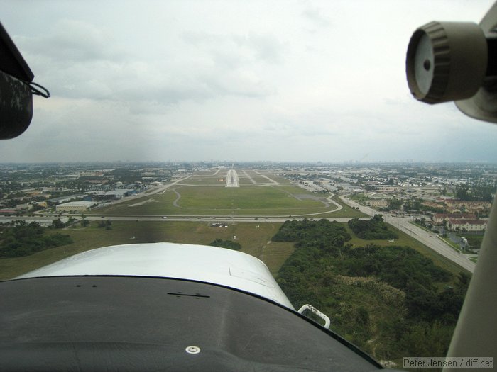 on final for rwy 8 at FXE