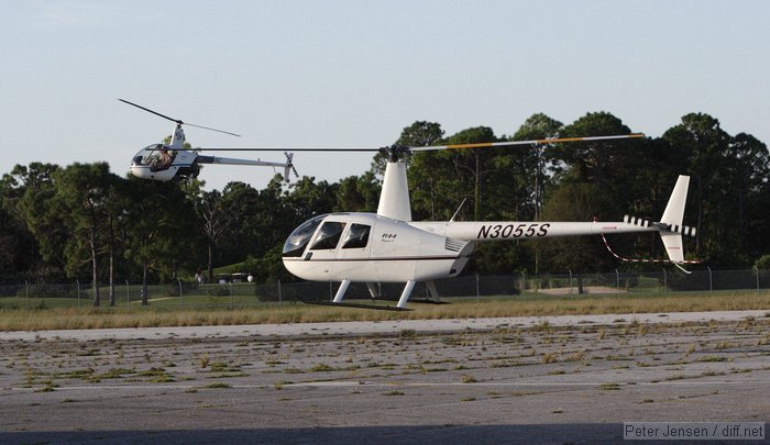 R22 does an auto while the R44 waits