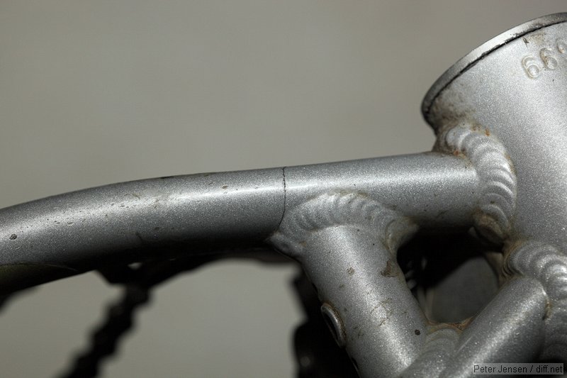 had taken the bottom bracket off to inspect it for bearing failure when I noticed the crack...