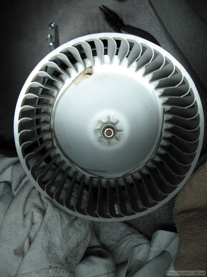 squirrel cage blower in the Maxima air conditioner frequently gets pine needles and leaves and makes a bad noise, but it's easy to clean out