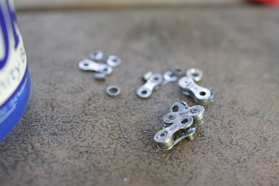 remants of my xtr chain - if you don't have a power link or the snap-off pins, it's going to keep breaking!