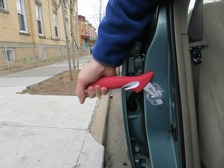 cool tool - temporary handhold for getting out of a car