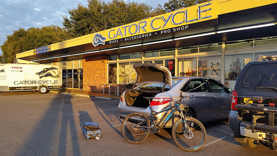 rented Camy and rented Trek Fuel EX7 at Gator Cycle