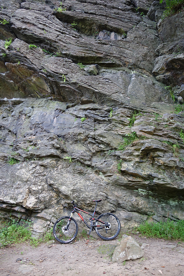 bike in front of Alberton Rock