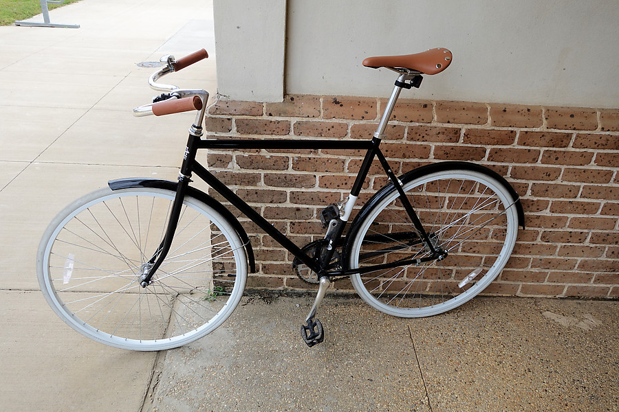 single speed coaster brake, but ideal for city cruising