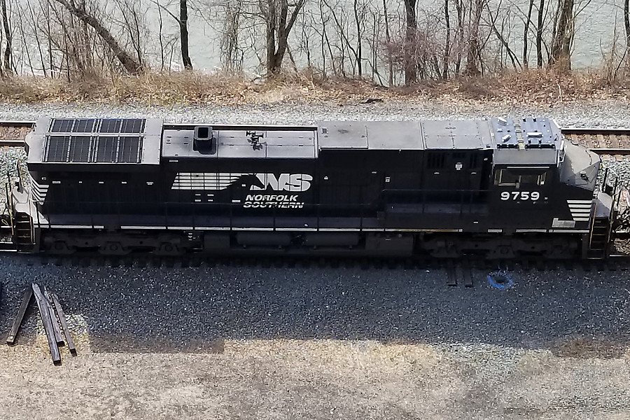 NS 9759 (one of 4 on this long empty coal train)