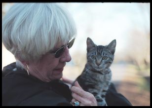 mom with kitten