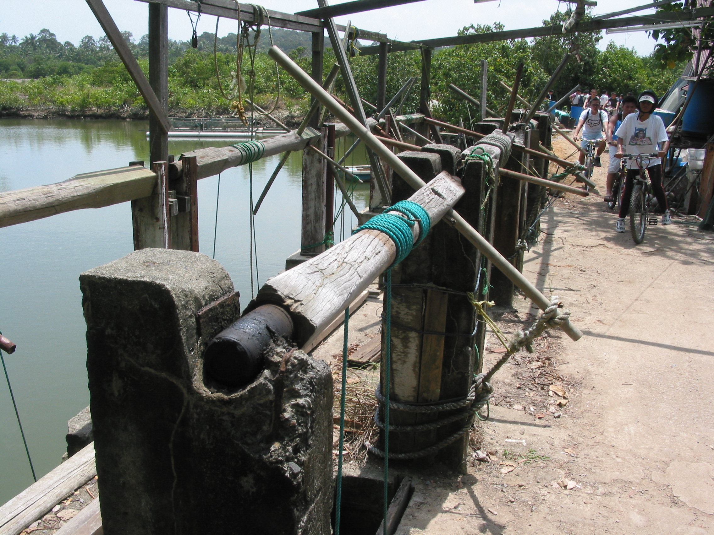 sluice gate lifts