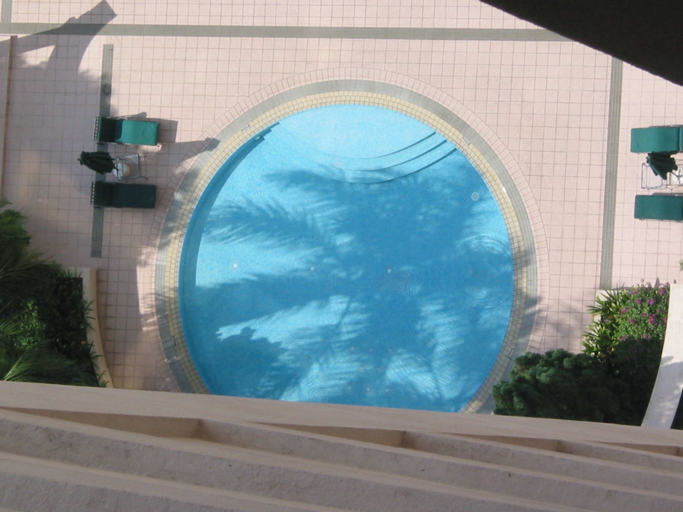 kiddie pool with neat shadow