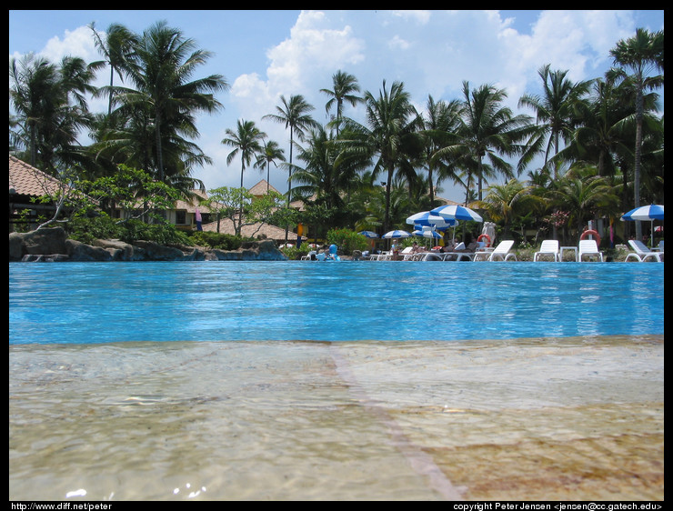 The edgeless pool (viewed facing inland)