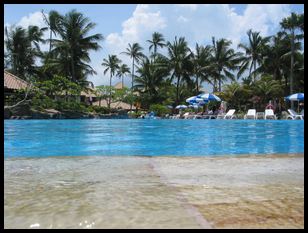 The edgeless pool (viewed facing inland)