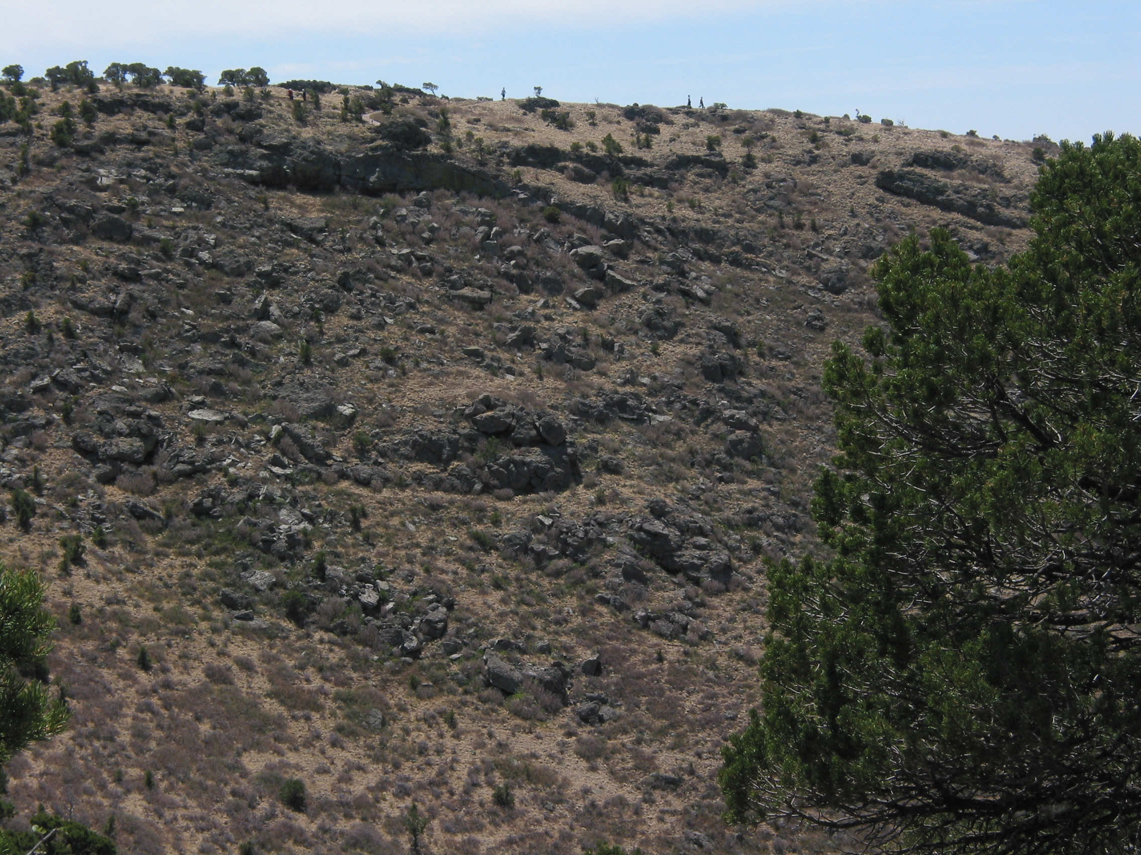 the opposite side of the rim (note the people near the top)