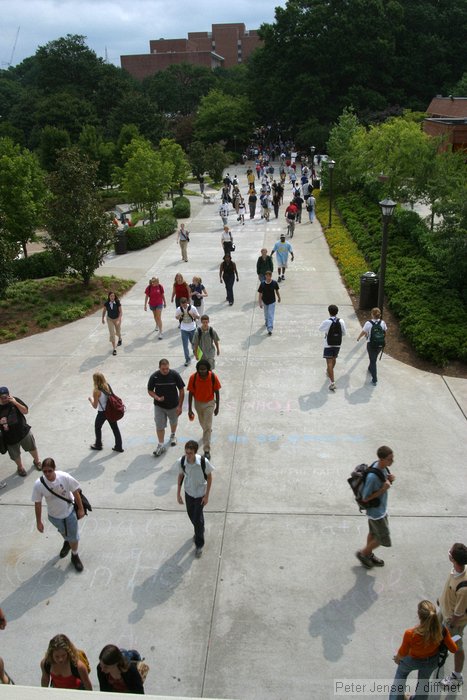 Skiles walkway at lunchtime