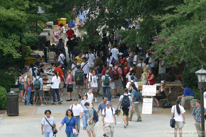 Skiles walkway at lunchtime