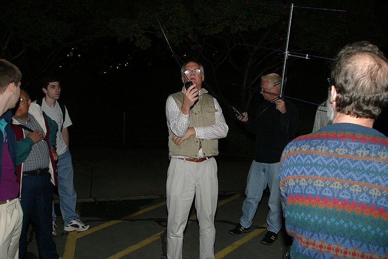 Bob Bruninga giving a demonstration of satellite APRS to onlookers