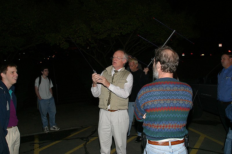 Bob Bruninga giving a demonstration of satellite APRS to onlookers