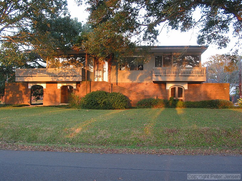 one of the many nice houses along the lakes