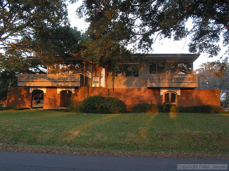 one of the many nice houses along the lakes