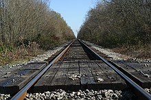 looking east along the tracks that run along LA 190