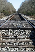 looking east along the tracks that run along LA 190