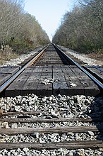 looking east along the tracks that run along LA 190