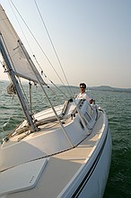 Jacob sailing the Catalina 22