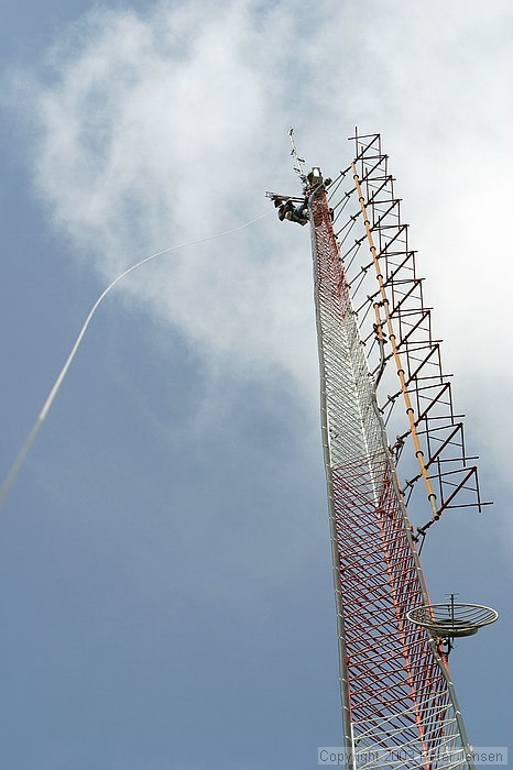 Micky Blackmon of Blackmon Site Services (recommended) preparing to mount the 2m antenna on to the new side arm mount