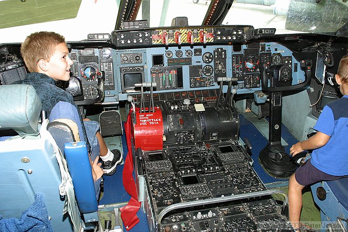 C-5 cockpit (what kind of post-show inspection do these guys have to do???)