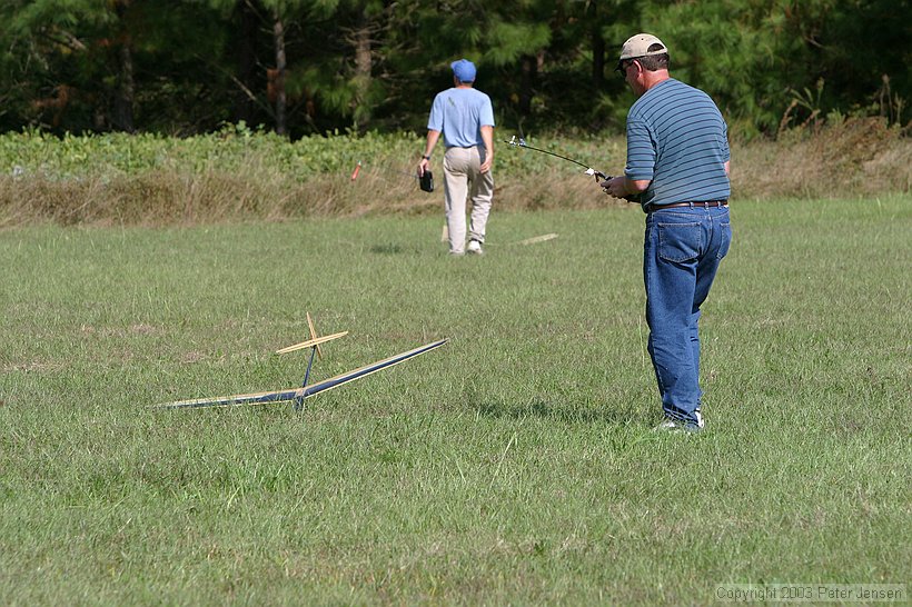 The current trend in open-class TD contests seems to be moving toward "prospecting" on landing, whereby the contestants each try to better the whole they dig.  Luckily, the grass at the site was superb and really gave nice landings.