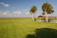 a nice picnic area at the parking lot