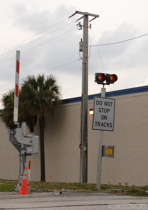 do not stop on tracks flashing sign