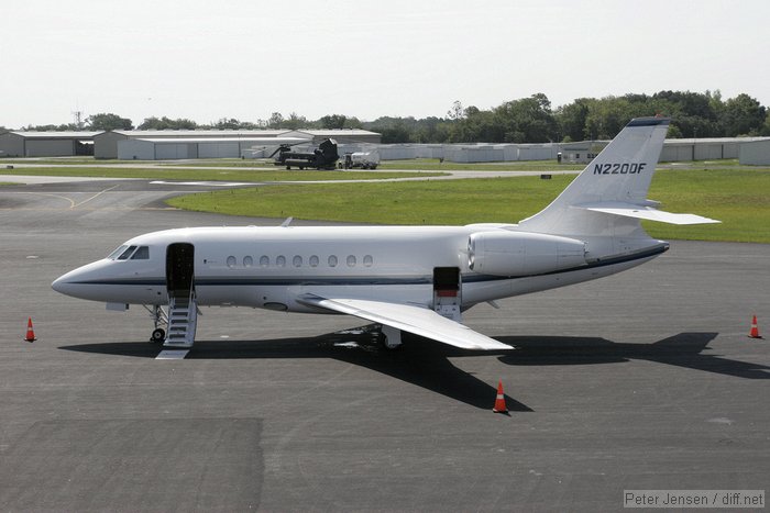 N220DF - Dassault Falcon 2000 on the ramp