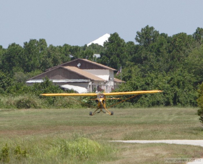 this guy doesn't use up a lot of runway landing