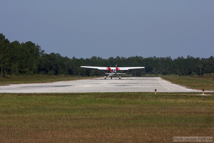 N20443 landing at 2RR