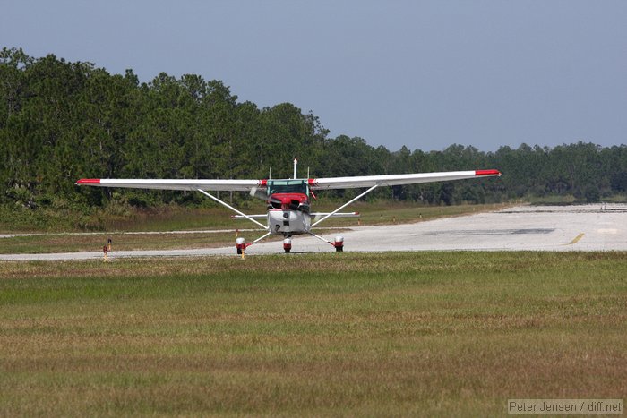 N20443 landing at 2RR