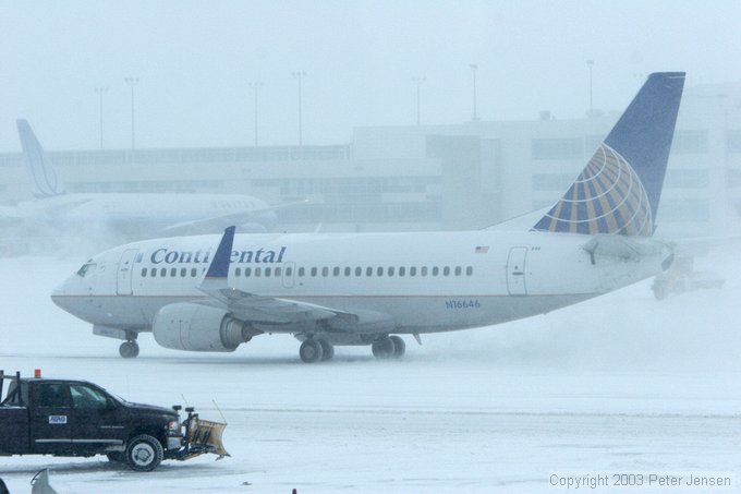 Continental Boeing 737-524 N16646