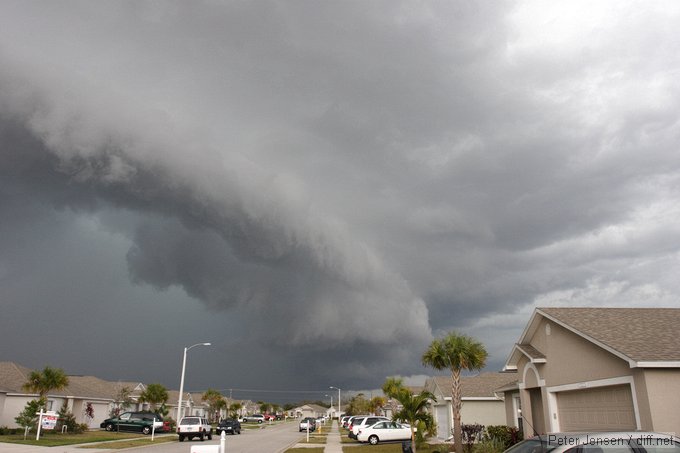 fast moving thunderstorm going east