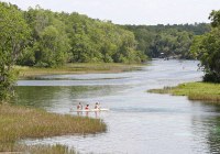 paddlers on the Rainbow River