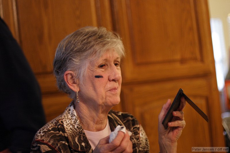the dangers of putting on makeup with a 3 year old