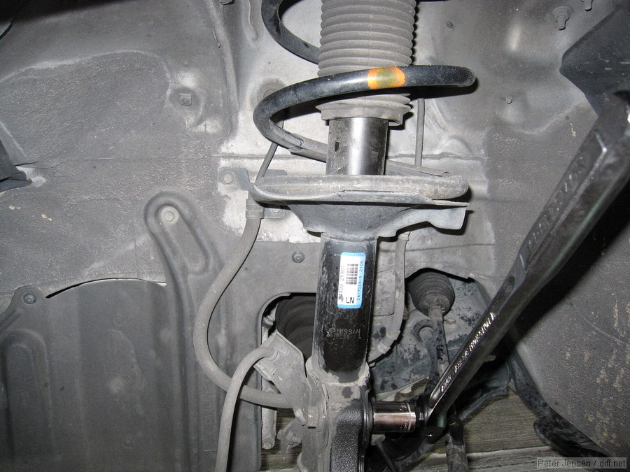 left strut after breaking bolt free