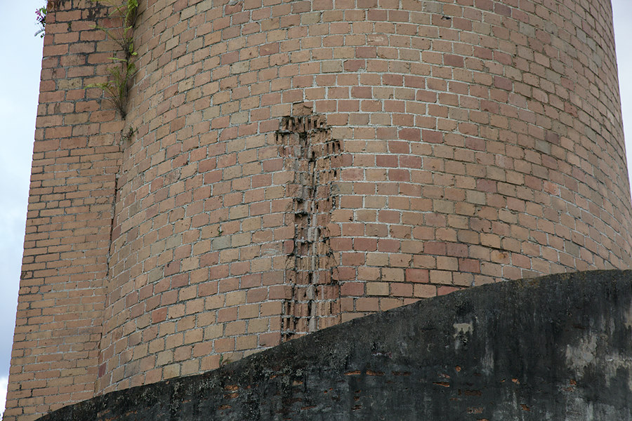 what causes brick to fail like this?