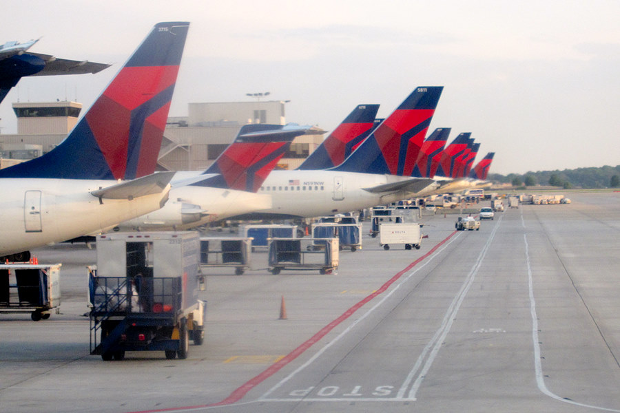 lots of Delta tails