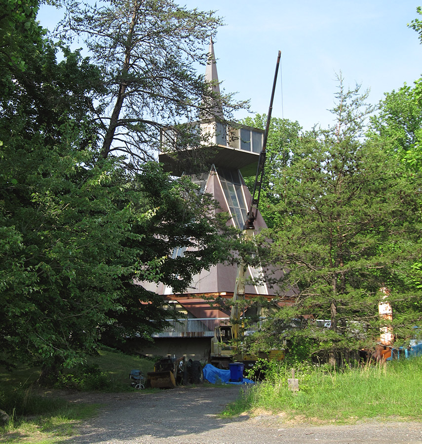 odd house off of I95 and Hopkins Rd