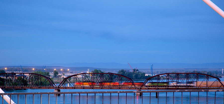 railroad bridge over the Columbia River; most recent version built in 1955