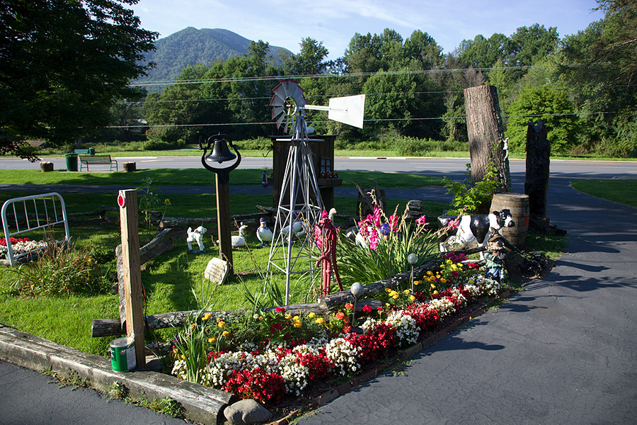 mandatory NC yard art at the motel