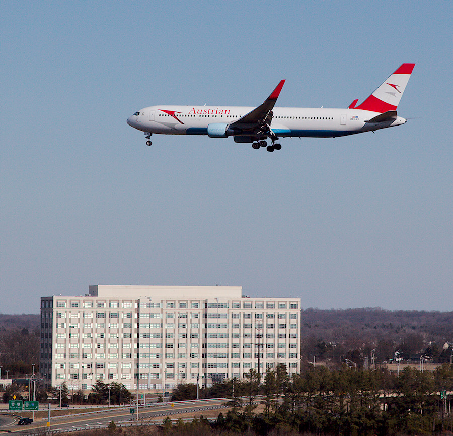 Austrian OE-LAY landing at IAD, taken from the Udvar-Hazy tower