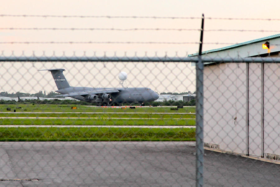 USAF C-17 Globemaster landing a MLB